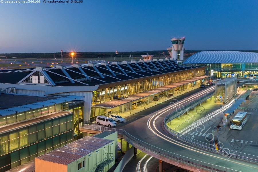 Kuva Helsinki Airport lentoasema lentokenttä arkkitehtuuri sininen rakennu Kuva Helsinki Airport lentoasema lentokenttä arkkitehtuuri sininen rakennu
