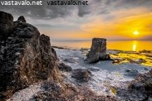 raukkeja-auringonlaskussa
