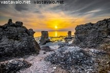 raukkeja-auringonlaskussa