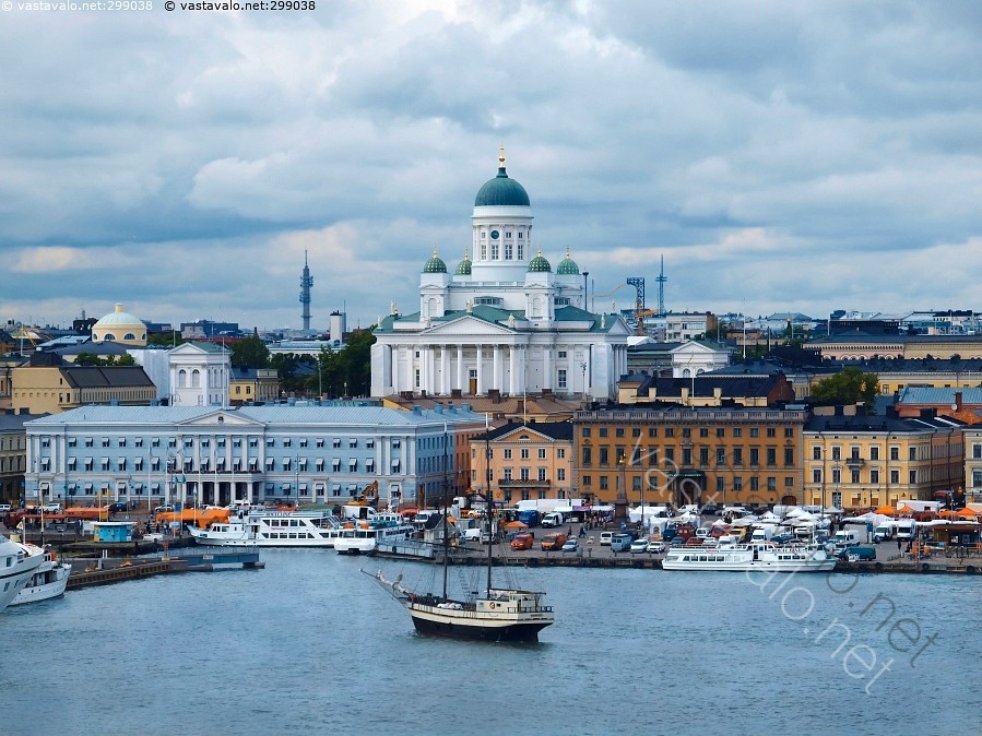 Kuva Helsingin arkkitehtuurisia rakennuksia Helsinki mereltä