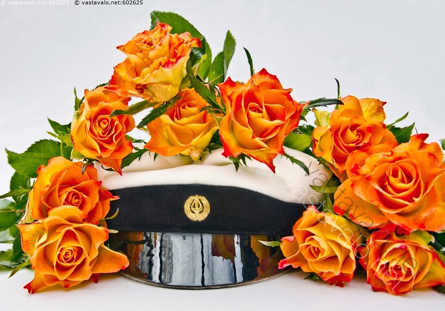 Kuva Uudet ylioppilaat kukitetaan yo ylioppilasruusut ruusut