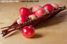 omenat-pajukorissa