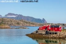 punainen-tupa-norjan-vuonoilla