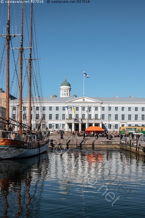 kuva-kauppatori-helsingin-kaupungintalo-tuomiokirkko-kauppatori