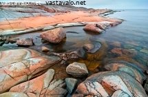 kallioista-rantanakymaa