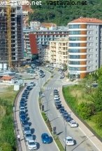 kadunvieriparkkeerausta-budvassa