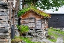 idyllinen-hirsiaitta