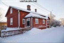 punainen-talo-talvella