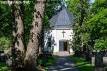 siunauskappeli-puiden-suojassa