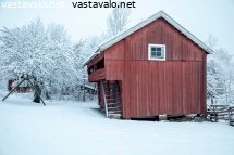 vanha-aitta-talvimaisemassa