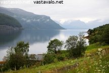 rauhallinen-kesailta-vuonomaisemassa