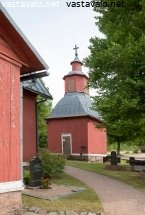 puurakenteinen-tapuli-ja-kirkko