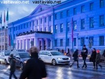 juhlavalaistu-helsingin-kaupungintalo