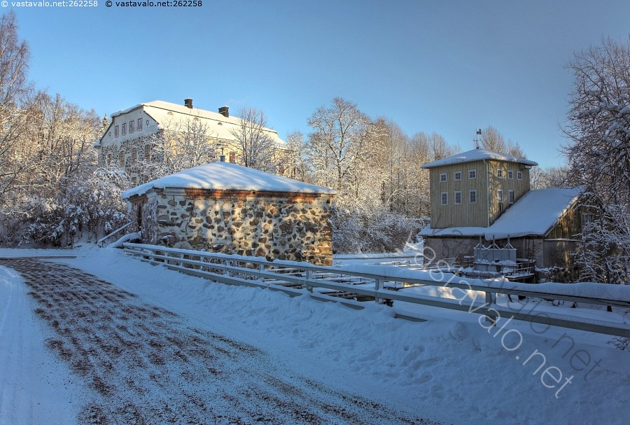 kuva-sjundbyn-linna-talvi-talvip-iv-lumi-luminen-harmaakivinen