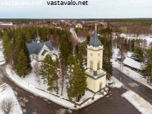 pulkkilan-eriaikaiset-kirkko-ja-tapuli