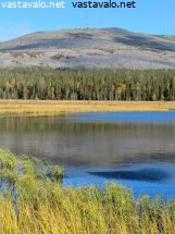 tunturijarvi-ja-syksyinen-maisema
