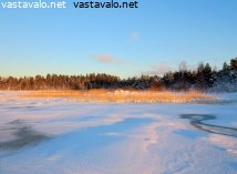 joulukuun-auringonvaloa-merenrannassa