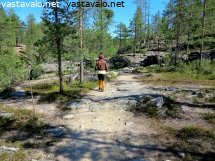 vaeltajan-nousu-kiviportaille