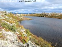 sarkitunturin-lampi-ja-syksyn-ruska