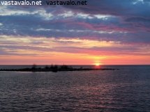 taivaanrannan-punerrus-auringonlaskussa