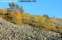 tunturin-rakkakivikkoa-ja-syksyn-ruskaa