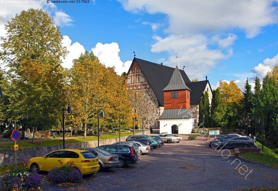 Kuva Espoon kirkko syysmaisemassa Espoo Espoon Tuomiokirkko vanha