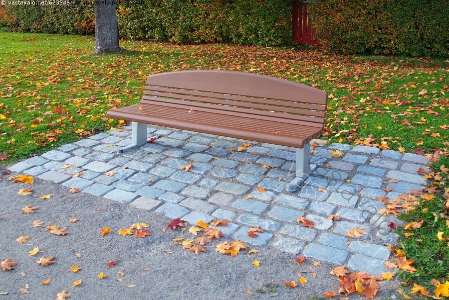 Kuva: Puiston penkki - penkki puistonpenkki puistossa istuin