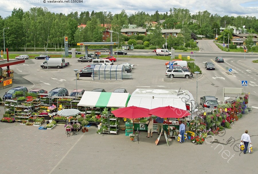 Kuva Torimyymälä Espoossa tori torimyynti kukkakauppa kukkamyymälä