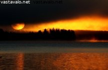 auringonnousu-synkkaan-pilveen