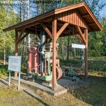 vanha-hoyrykone-ja-vesipumppu