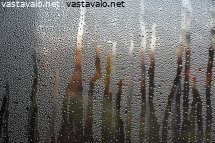 vesihelmet-ikkunassa