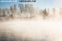 pakkaspaiva-joen-rannalla