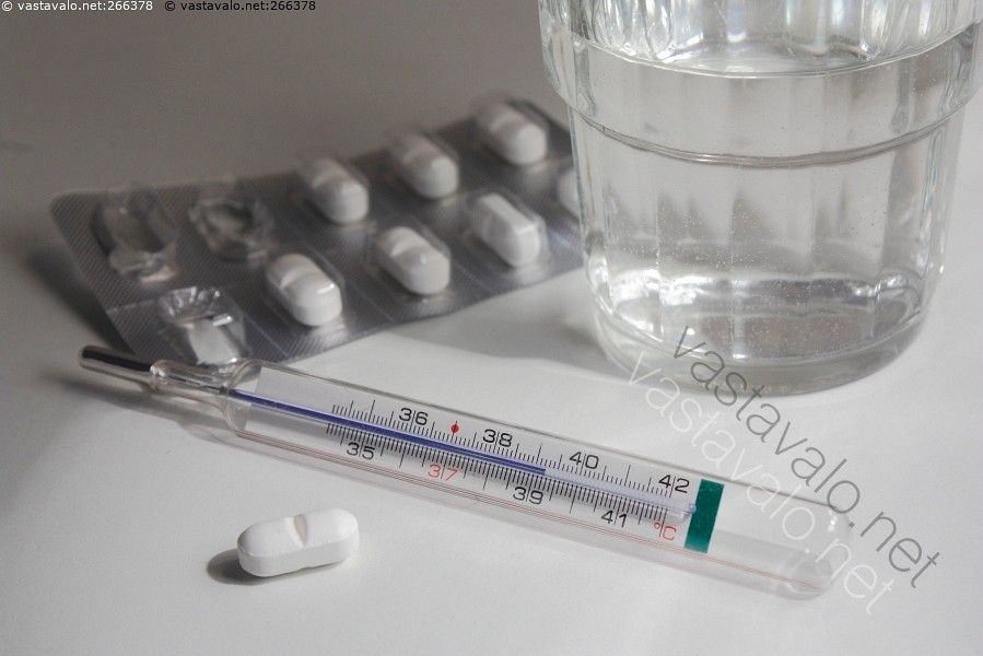 Kuva Flunssa kuume kuumemittari elohopea vanhanaikainen mittari