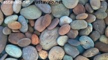 pienia-kivia-rannalla