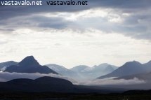 pilvet-laskeutuneet-tunturien-ylle