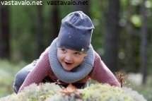 lapsi-metsaretkella