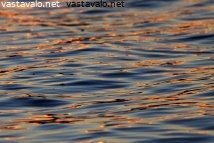 auringonlaskun-heijastus-veteen