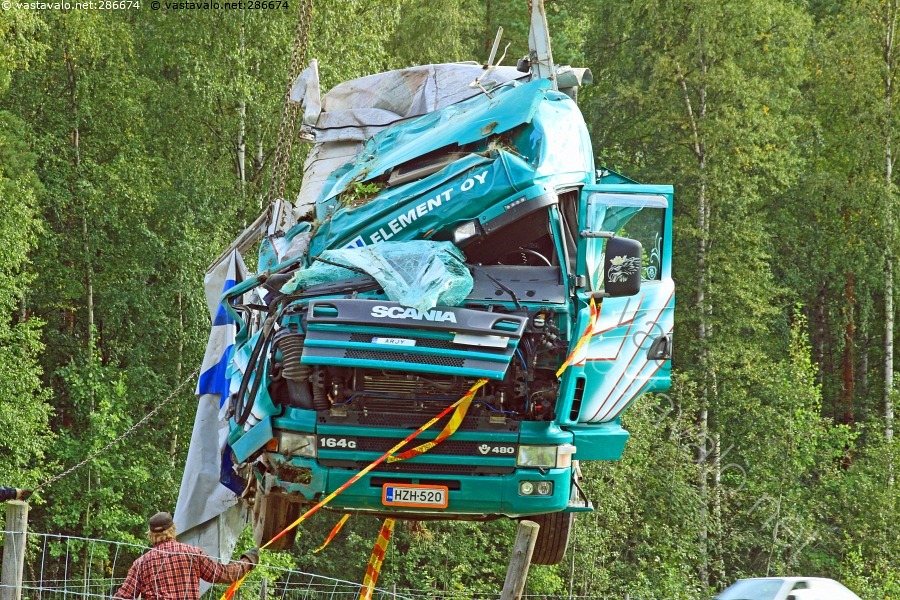 Kuva: Rekka nosturissa - rekka rekat kuorma-auto kuorma-autot rekka ...