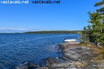 kalliosaareen-rantautunut-pulpettivene