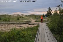 retkeilija-juhannusyossa