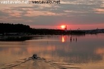 vene-kohti-auringonlaskua
