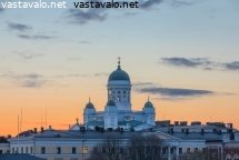 helsingin-tuomiokirkko-auringonlaskun-aikaan