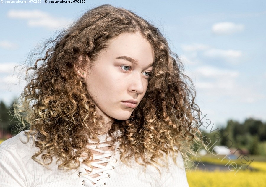 valkoinen tytöt ottaa iso kalu