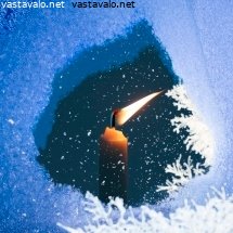 kynttila-ikkunassa