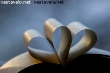 kultaiset-sivut-sinisessa