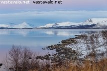 aamu-kilpisjarven-rannalla