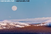 kuu-tunturin-ylapuolella