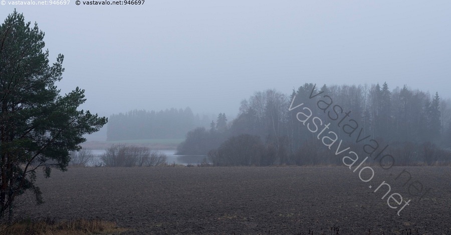 kuva-syksyn-synkkyys-maaseutu-syksy-syysilta-h-m-r-iltah-m-r-pelto