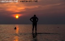 vetten-paalla-seisoskelija