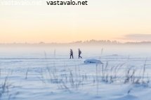 ulkoilijat-jaalla